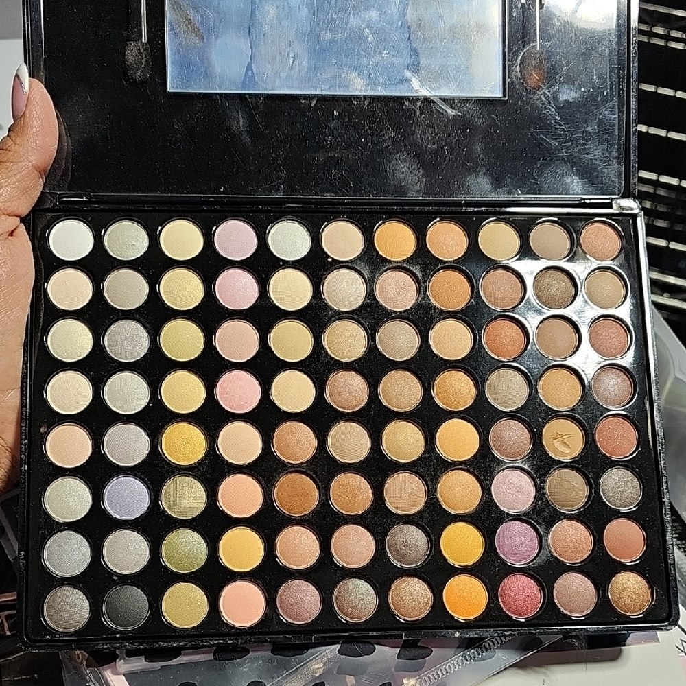 BH Cosmetics Vibrant 88-Color Eyeshadow Palette